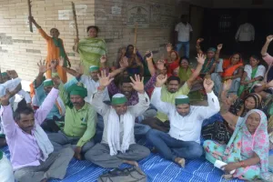 अयोध्या: नहीं पहुंचे उप कृषि निदेशक, तो किसानों ने घेरा कृषि भवन, दिया ज्ञापन 